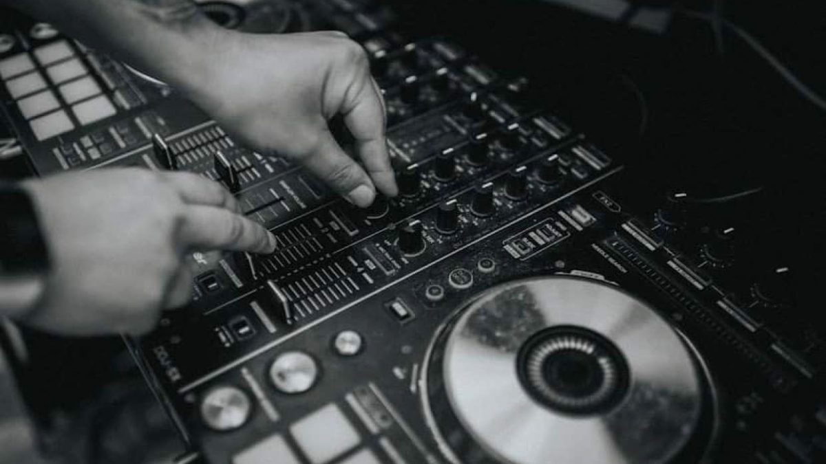 DJ Tom Owen - Cyprus Wedding DJ - How to Choose the Right Wedding DJ Cyprus DJ Tom Owen - Cyprus Wedding DJ Cyprus